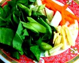 รูปขั้นตอนการทำที่ 1 ของ ผัดผักรวมมิตรไก่