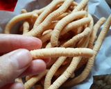 Foto langkah ke 7 dari resep Kue Ulat Sutra.