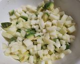 Foto del paso 3 de la receta: Ensalada de manzana verde +apio+palta