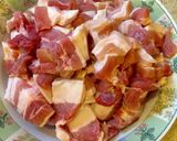 Hình bước làm 1 của món Thịt ba chỉ rim mặn ngọt !