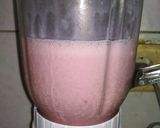 Foto langkah ke 2 dari resep Strawberry Yogurt Ice Cream.