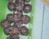 Foto langkah ke 4 dari resep Bola bola coklat kacang isi keju.