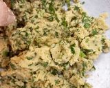 A picture of step 5 of Radish methi Paratha made with cornmeal.