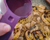 Foto del paso 4 de la receta: Risotto de pollo y champiñones con nata