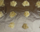 Foto del paso 3 de la receta: Galletas de queso con albaricoques, pasas y avellanas