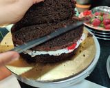 चॉकलेट केक स्ट्राबेरी के साथ (Chocolate cake with strawberry recipe in hindi) रेसिपी चरण 12 फोटो
