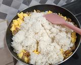 Foto langkah ke 4 dari resep Nasi Goreng Putih.