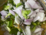 सत्तू शिमलामिर्च के पकौड़े