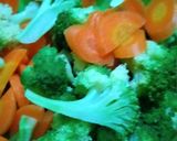 Foto langkah ke 2 dari resep Cah Brokoli Wortel bawang putih.