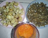 Foto langkah ke 2 dari resep Sambal goreng biji campedak ikan teri.