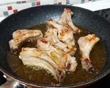 Foto del paso 4 de la receta: Costillas de cerdo con pisto