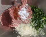 A picture of step 1 of Kofta iskender.