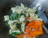 Foto langkah ke 2 dari resep Cah kembang kol wortel.