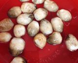Hình bước làm 1 của món Canh Mướp Nấu Nấm Rơm