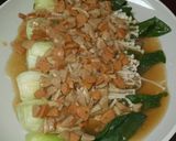 Foto langkah ke 3 dari resep Pakcoy &jamur enoki siram sosis baso.
