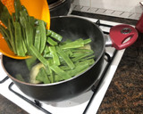 Foto del paso 3 de la receta: Rape a la plancha con puré de judía verde con patatas