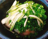 Hình bước làm 4 của món Canh Giò Heo Nấu Hành Lá