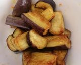 Gambar langkah 1 resipi Ayam Sambal Terung Goreng.