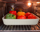 Foto del paso 10 de la receta: Pimientos y tomates rellenos de arroz en salsa de tomate al horno al estilo griego