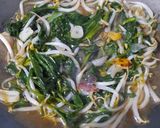 Foto langkah ke 3 dari resep Tumis Kangkung, Taoge Teri kuah asam manis.