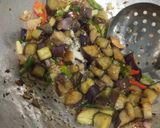 Foto langkah ke 3 dari resep Oseng terong ungu.