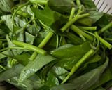 Foto langkah ke 1 dari resep Kangkung toge sambal seuhah.