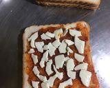 A picture of step 2 of Bread Pizza.