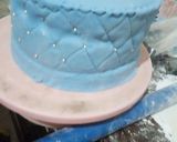 A picture of step 2 of Fondants vanilla cake.
