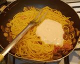 Foto del passaggio 8 della ricetta Spaghetti con Funghi Champignon Guanciale Crema di Parmigiano e Oro di Zafferano e Curcuma