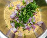 A picture of step 4 of Besan Paratha.