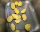 Une image de l'étape 1 de Purée de pommes de terre à l'ail et à la crème.