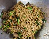 Foto langkah ke 4 dari resep Mie Kuning Basah Goreng.