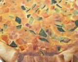 Foto del passaggio 4 della ricetta Quiche svuotafrigo agli ortaggi