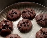 चोको चिप्स वाली चॉकलेट कूकीज़ (Choco chips wali chocolate cookies recipe in hindi) रेसिपी चरण 7 फोटो