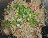 Foto langkah ke 4 dari resep Tumis Tauge Baso.