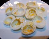 Foto del paso 1 de la receta: Huevos rellenos de guacamole