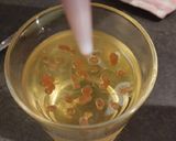 Une image de l'étape 7 de Billes de tomate 🍅 basilic en cuisine moléculaire.