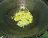 Foto langkah ke 2 dari resep Indomie goreng nyemek.