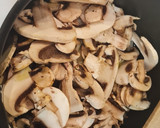 Foto del paso 3 de la receta: Carrillera de ternera en salsa de champiñones y queso