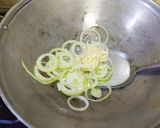 Foto langkah ke 2 dari resep Tumis Kentang Daging Sapi Giling.