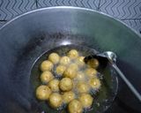 Foto langkah ke 5 dari resep Bola bola ubi.