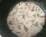 Foto del paso 3 de la receta: Salmón a la "piastra di sale" ligeramente ahumado