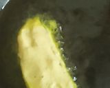 A picture of step 4 of Begun Bhaja.
