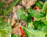 รูปขั้นตอนการทำที่ 4 ของ ผัดกวางตุ้งหมูพริก
