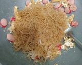 Foto langkah ke 4 dari resep Bihun Goreng Tahu Sosis.