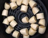 รูปขั้นตอนการทำที่ 1 ของ กล้วยปิ้งในหม้อทอดไร้น้ำมัน Air Fryer ราดซอสนมสด