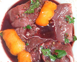 Foto del paso 2 de la receta: Medallones de ciervo en salsa de grosellas con puré trufado