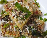 A picture of step 5 of Hara moong dhokla.