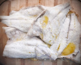 Foto del paso 3 de la receta: Dorada al limón sobre cama de patatas