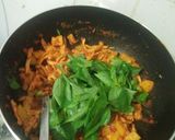 Foto langkah ke 5 dari resep Ayam Suwir Balado Kemangi (mix tahu dan kentang).